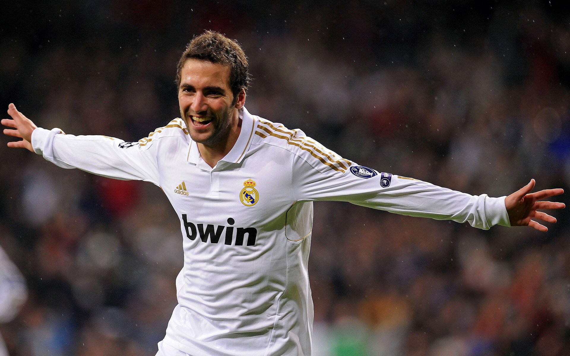 基层足球场地资源紧张制约发展,加强社会足球场地对外开放和运营管理的实施方案